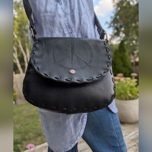 Black Leather Saddle Crossbody Bag‎